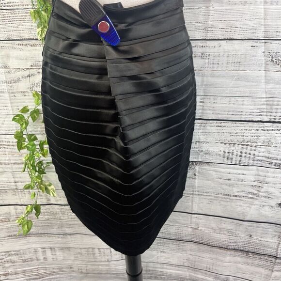 Dressbarn Skirt size 4 Black Satin Layers Pencil Knee Wedding Cocktail Church - Picture 9 of 10